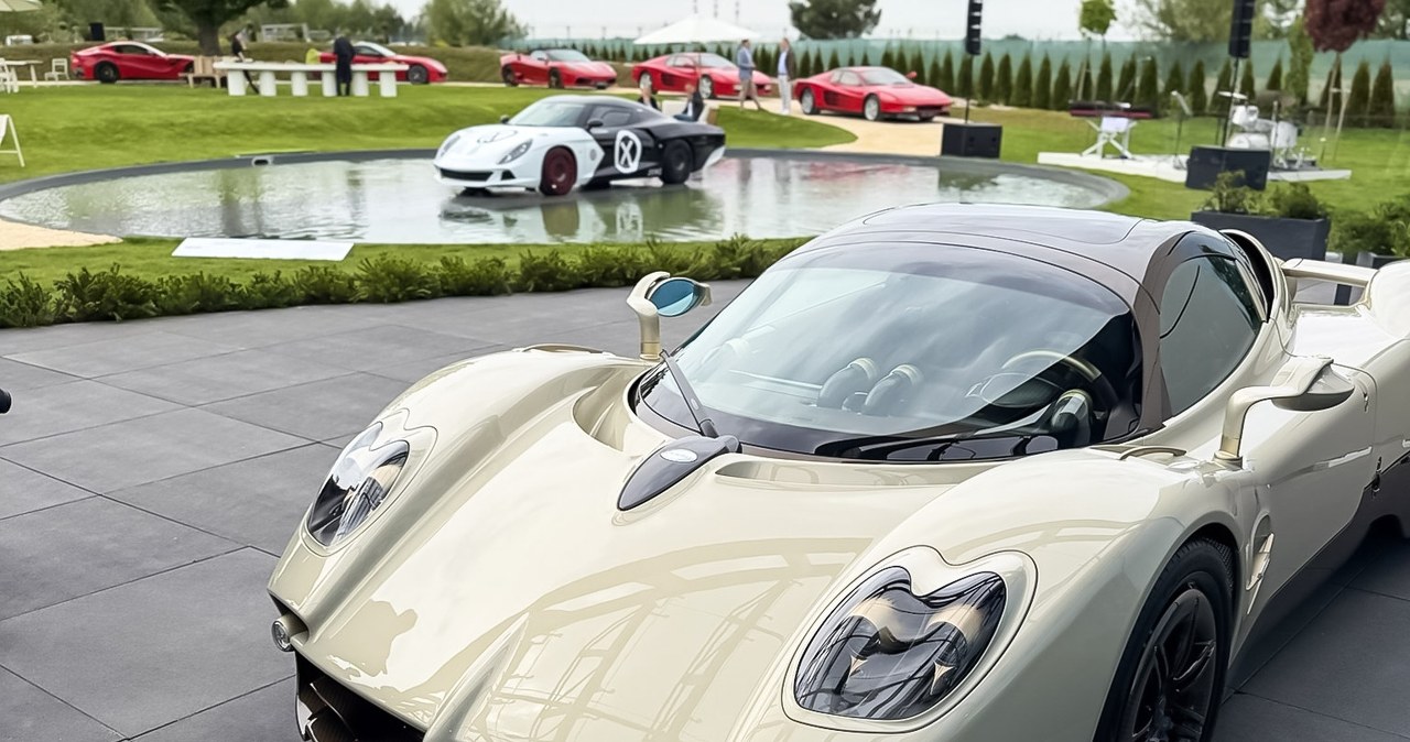Ferrari stoi na trawniku, obok Bugatti, Pagani i głośnik za milion zł. Mamy Villa d'Este w domu