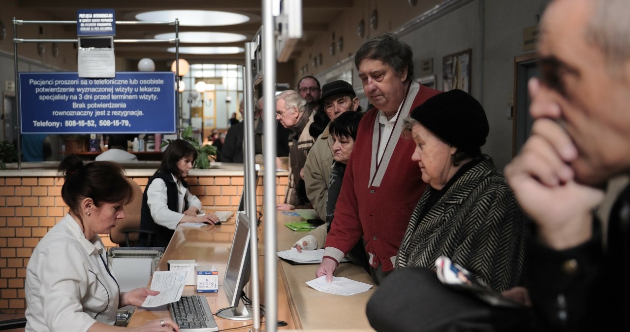 Kolejki, brak pieniędzy, zadłużone szpitale, kominy płacowe. System się sypie