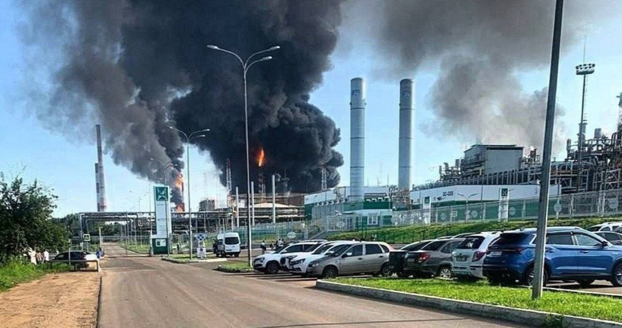 Wojna na Ukrainie. Dwie rosyjskiej rafinerie w Tatarstanie trafione dronami Wojna na Ukrainie. Dwie rosyjskiej rafinerie w Tatarstanie trafione dronami