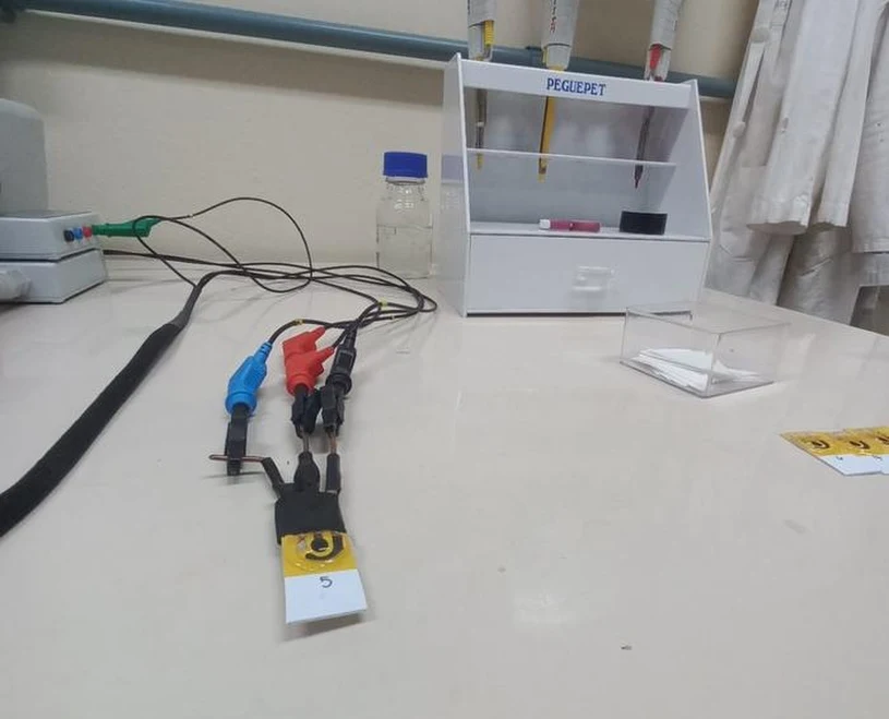 Łzy zdradzą chorobę Parkinsona? Wczesna diagnostyka nowym czujnikiem