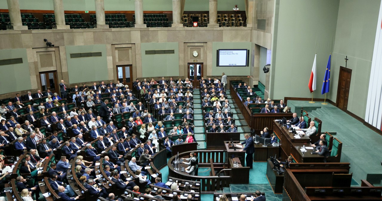 Nowy sondaż po aferze szpitalnej. Na kogo zagłosowaliby Polacy?