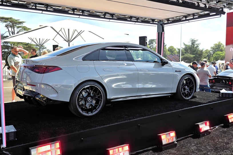 Mercedes-AMG CLA 45 4MATIC+ ma kosmiczną moc i może udawać auto spalinowe
