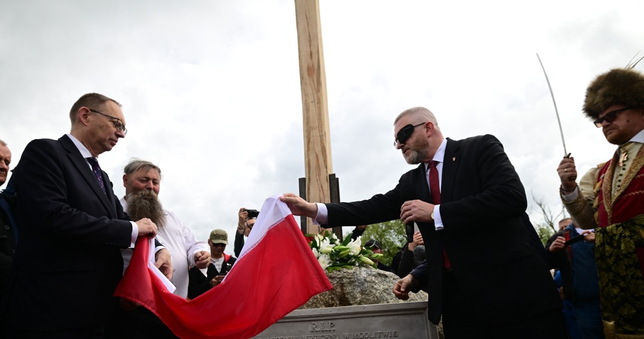 Pogrom w Jedwabnem. Obchody 85. rocznicy. Braun zorganizował własne Pogrom w Jedwabnem. Obchody 85. rocznicy. Braun zorganizował własne