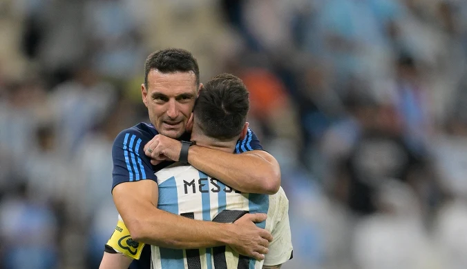 Kpił z niego Maradona, a on tworzy historię. Przywrócił Argentynie Messiego