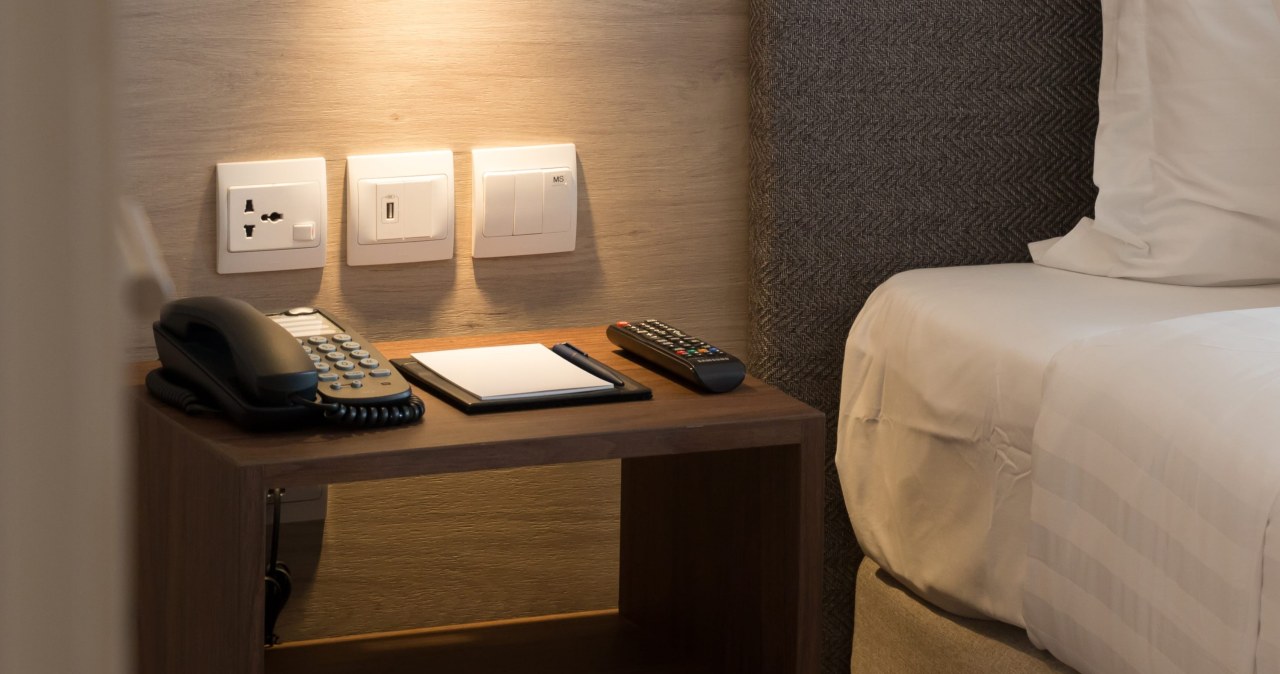 Tych rzeczy w hotelu lepiej nie dotykać. Pilot to dopiero początek