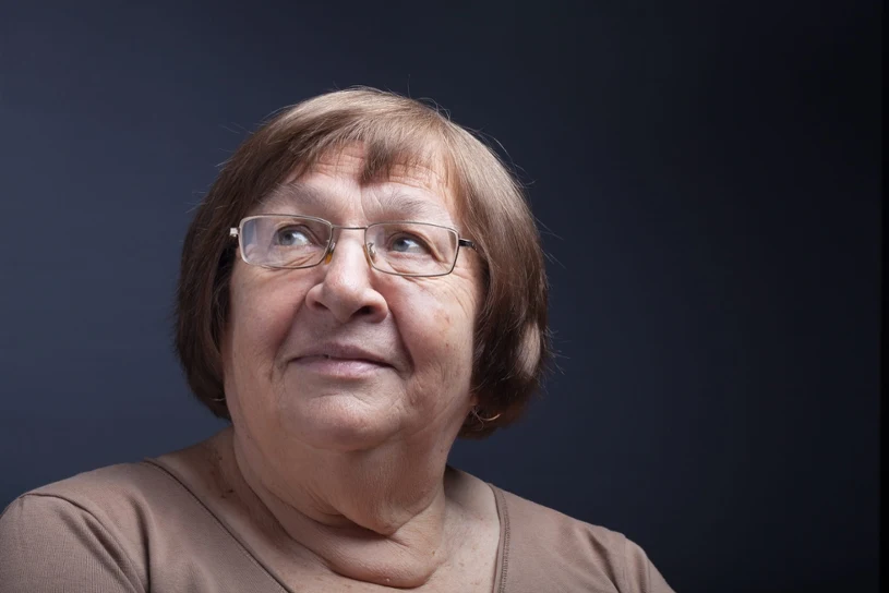 Po 60. roku życia postaw na te kolory włosów. Optycznie ukrywają zmarszczki