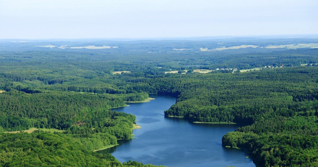 Te jeziora przypominają Mazury, ale turystów jest znacznie mniej