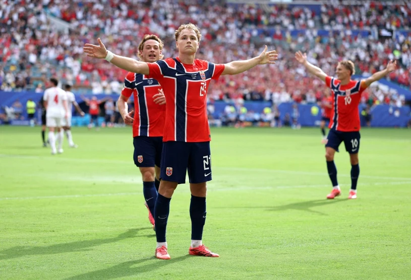 Schjelderup otworzył wynik — jego gol może być najpiękniejszy na mundialu