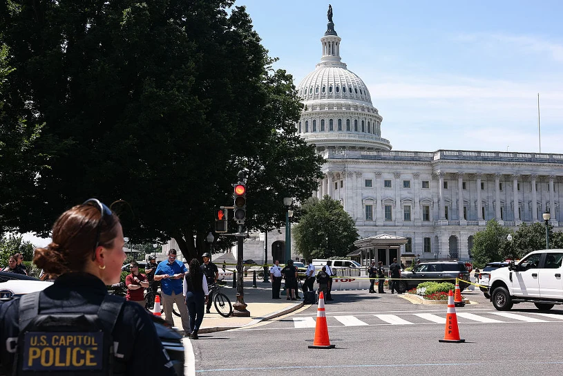 Akcja przed Kapitolem USA. Mężczyzna miał przy sobie broń palną