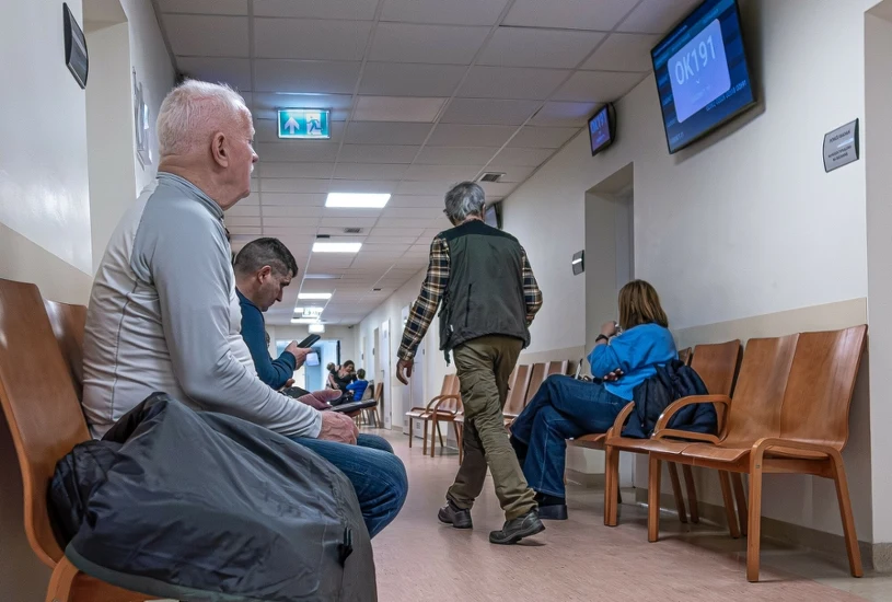 "Jak VIP-y". Media: Radni KO korzystali z miejskiej przychodni bez kolejki