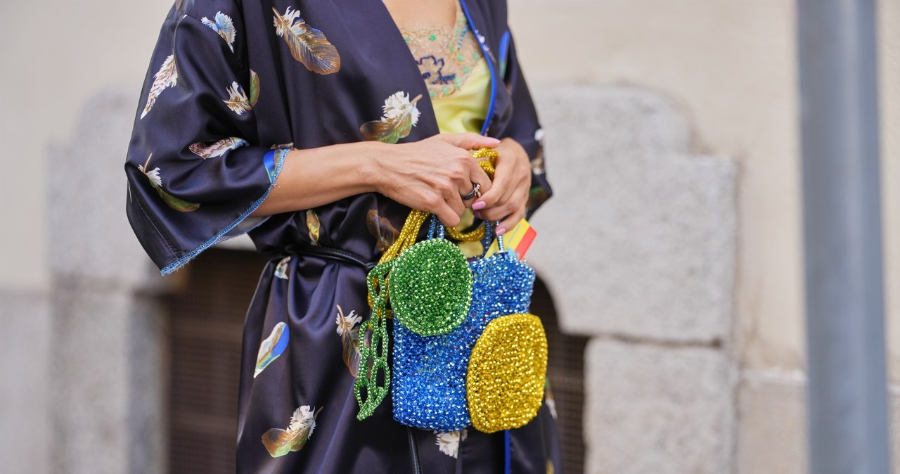 Odmieni letni look. Jak stylizować kimono? Najlepsze pomysły na wakacje