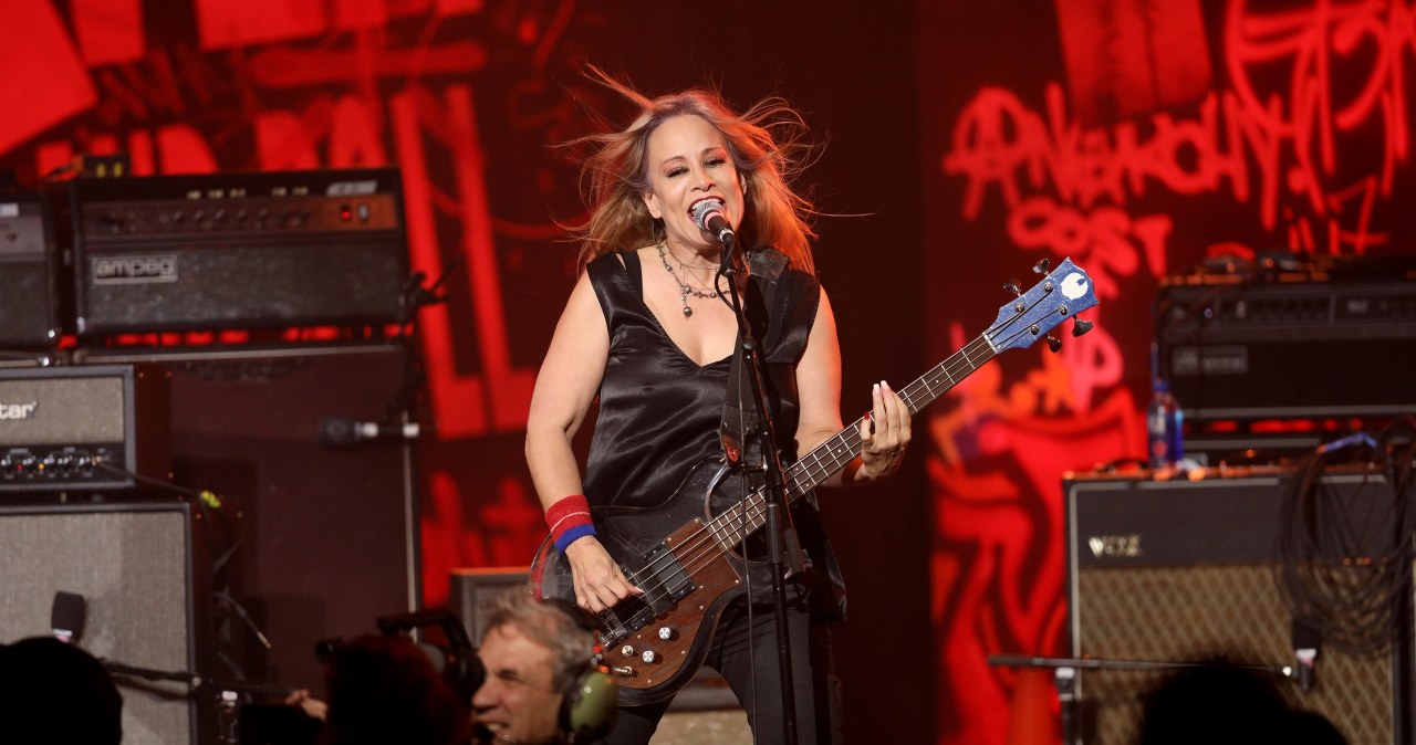 Legenda alternatywnego rocka walczy z rakiem mózgu. Przyjaciele pomagają