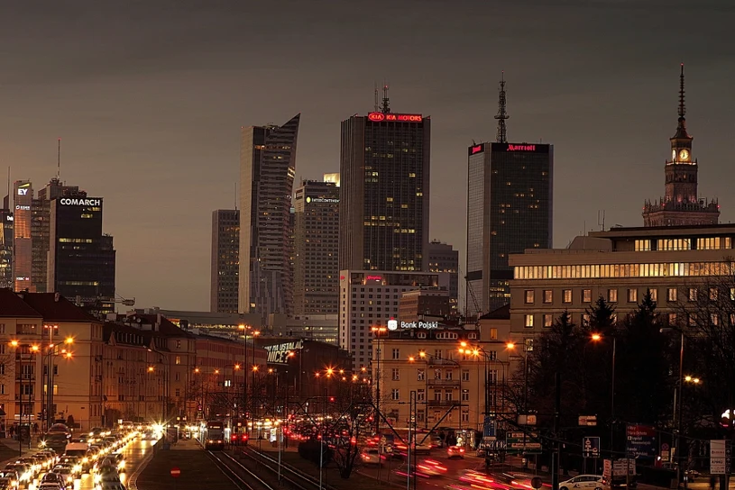 Warszawa bez nocnego alkoholu. Jak zmienia się życie handlowców i mieszkańców