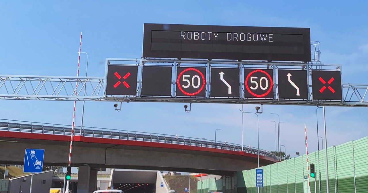 Czerwony X nad jezdnią. Jego zignorowanie to choćby 30 tys. zł kary