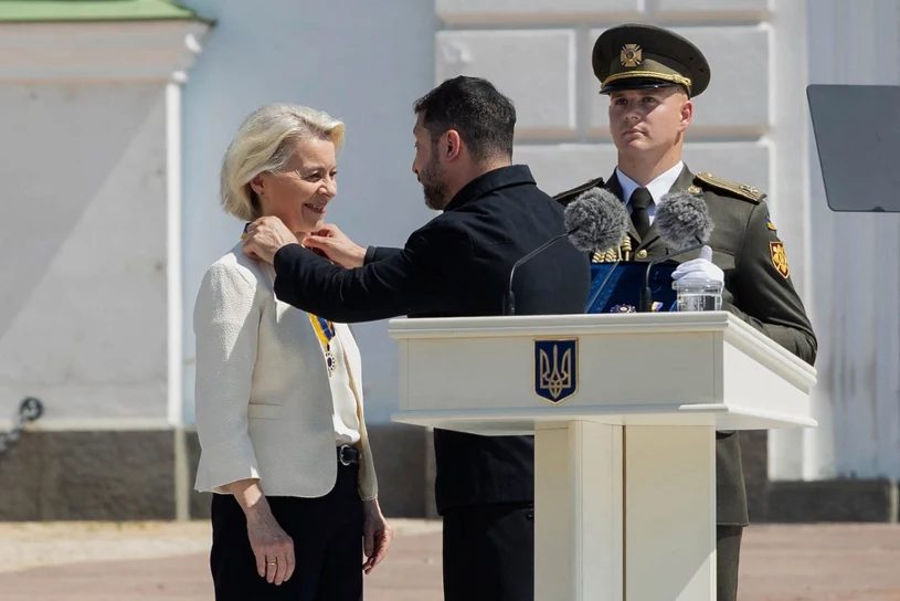 Zełenski wręczył von der Leyen medal. Sarkastycznie nawiązał do Nawrockiego