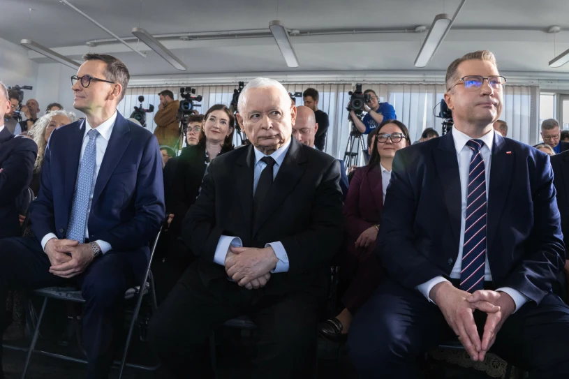 PiS zakazuje członkom przynależności do stowarzyszeń — Morawiecki i Sasin muszą odejść