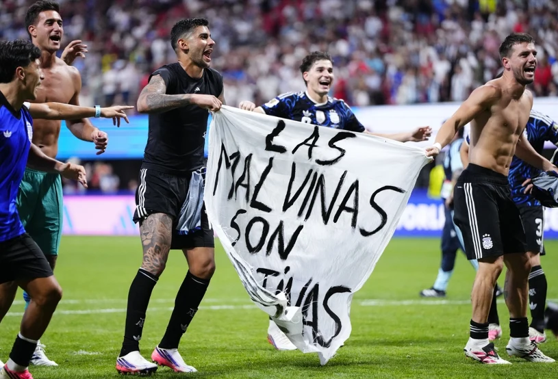 Argentyna w finale MŚ 2026 po zwycięstwie 2:1 z Anglią, FIFA zbada baner z murawą