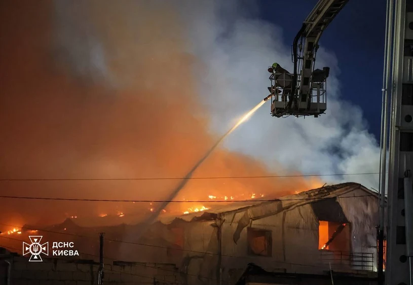 Łuna ognia nad Kijowem. Wróg zaatakował śmiercionośną bronią