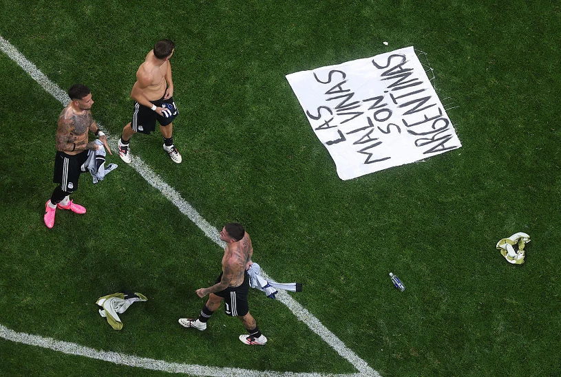 Argentina players brandish "Malvinas are Argentine" banner after 2-1 win over England