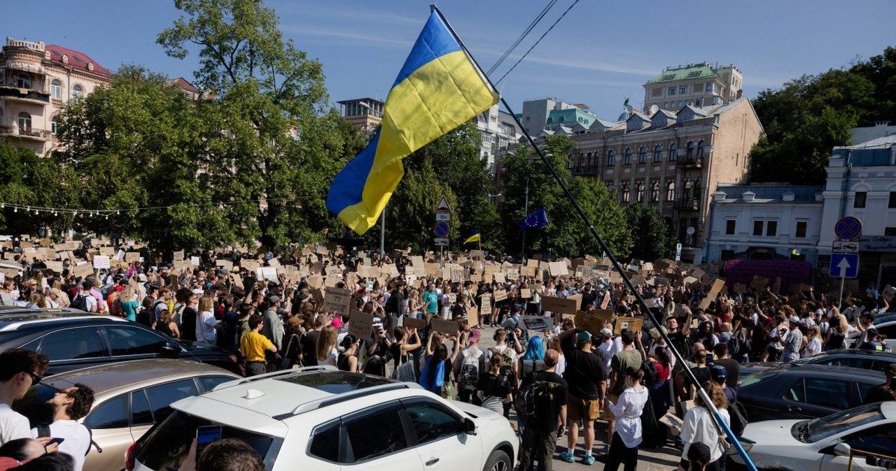 Wrze na ukraińskich ulicach, protest w Kijowie. W tle decyzja Zełenskiego
