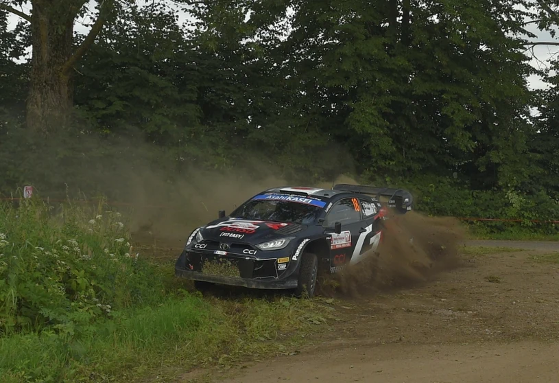 Gwiazdy rajdu i motorsportu przed Stadionem Śląskim przed Rajdem Polski