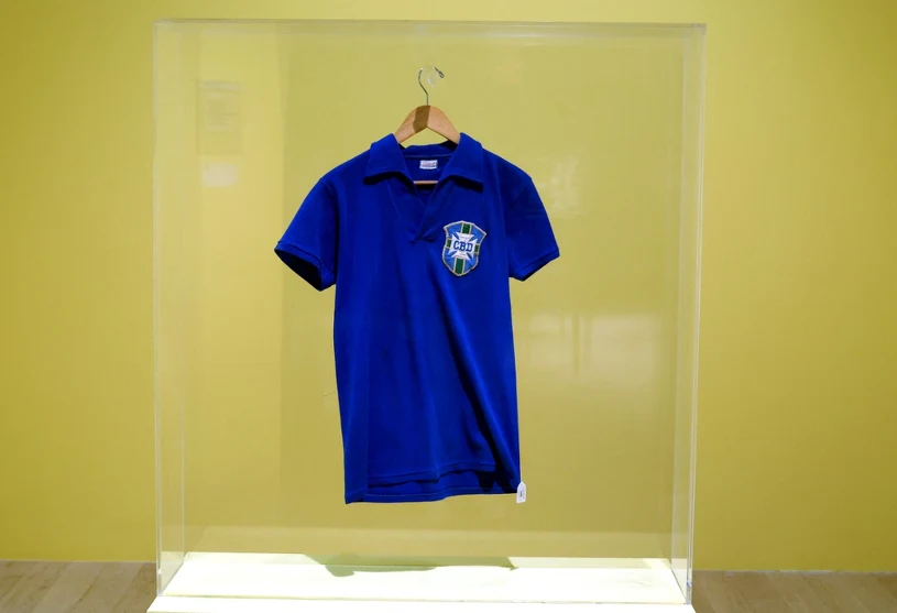 Koszulka legendy futbolu sprzedana po raz drugi. Cena zwala z nóg