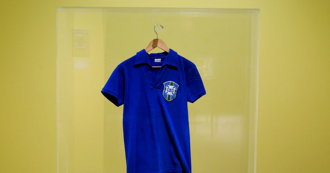 Koszulka legendy futbolu sprzedana po raz drugi. Cena zwala z nóg