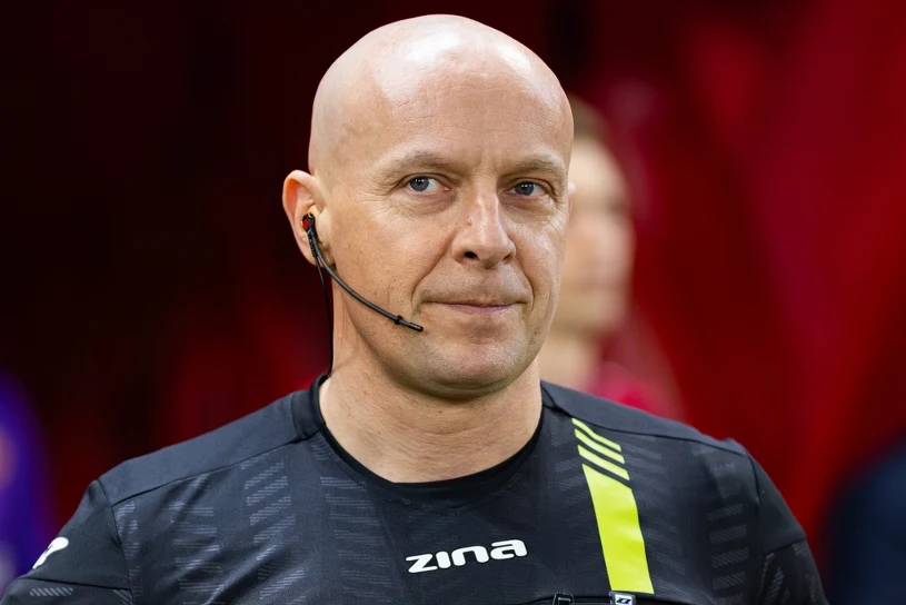 Ref for England's third-place playoff has controversial past