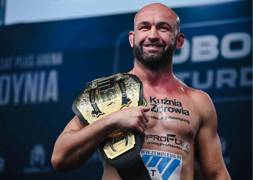 Spektakl w walce wieczoru KSW 120. Pas mistrzowski zmienił właściciela