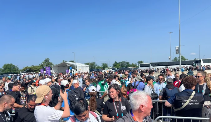 Twierdza przed finałem MŚ. FIFA kazała być wcześniej, tłumy stały przed bramami