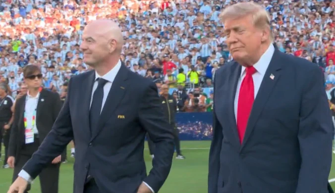 Trump przeraźliwie wygwizdany. Ledwo ruszył na murawę. Gorąco po finale