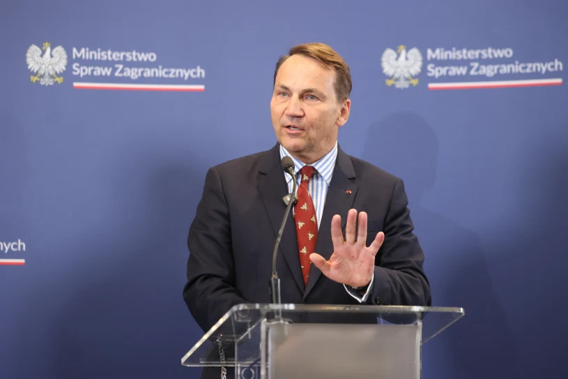 Jak Sikorski wypada jako szef MSZ? Jedna grupa najbardziej krytyczna