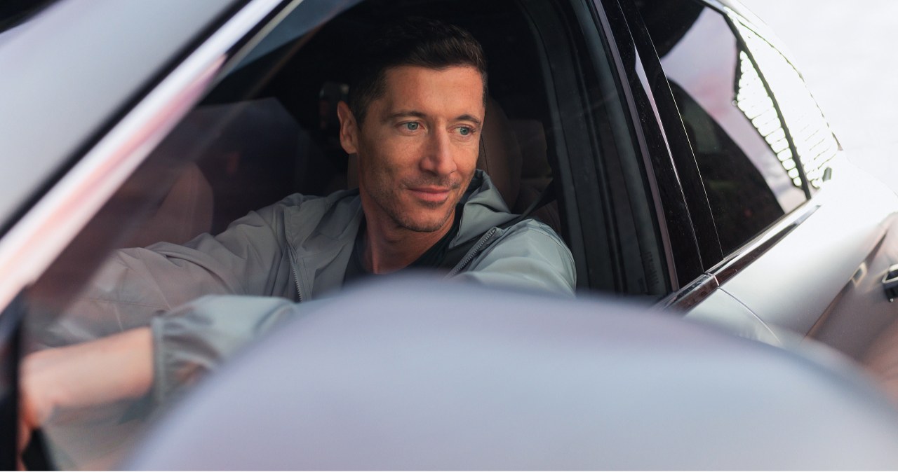 Robert Lewandowski twarzą Chery. Nowy klip pokazuje go od nieznanej strony