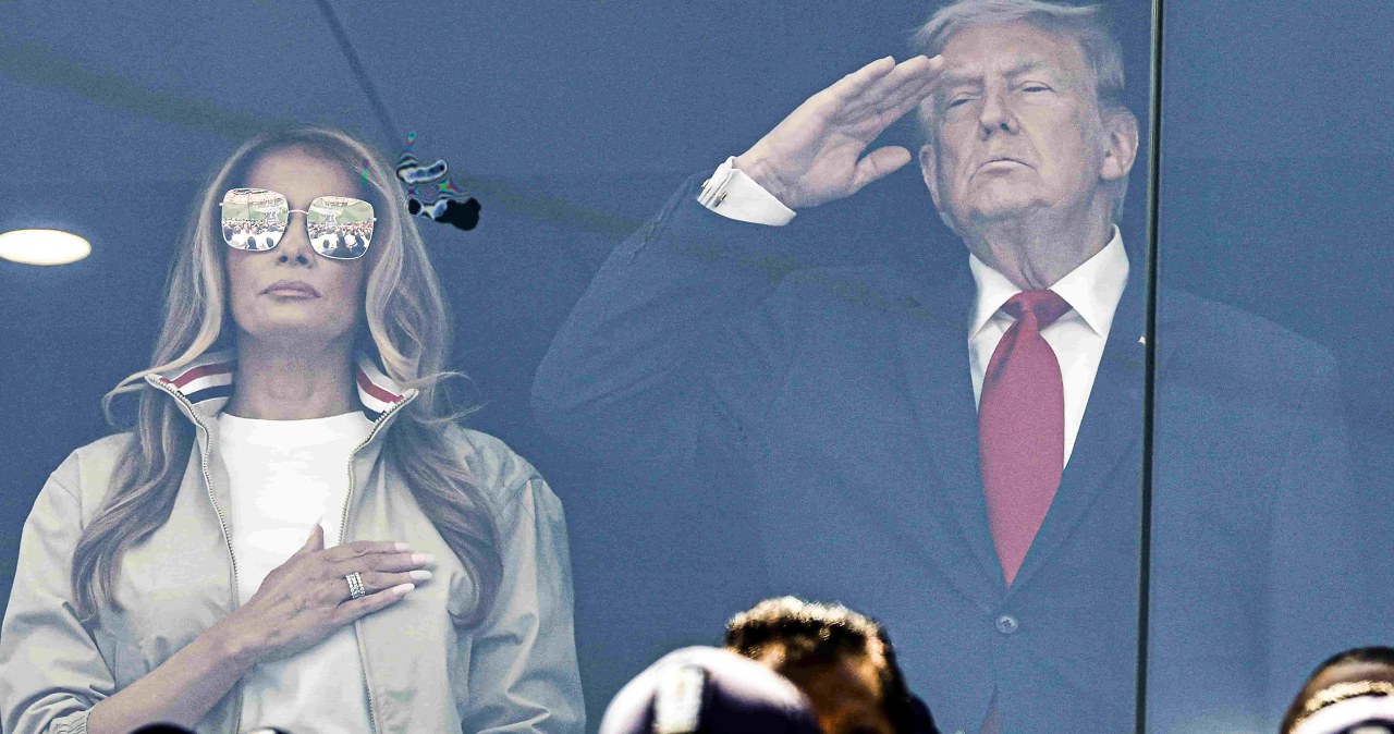 Tajemnicza postać za Melanią Trump na mundialu. Nie mogą jej rozpoznać