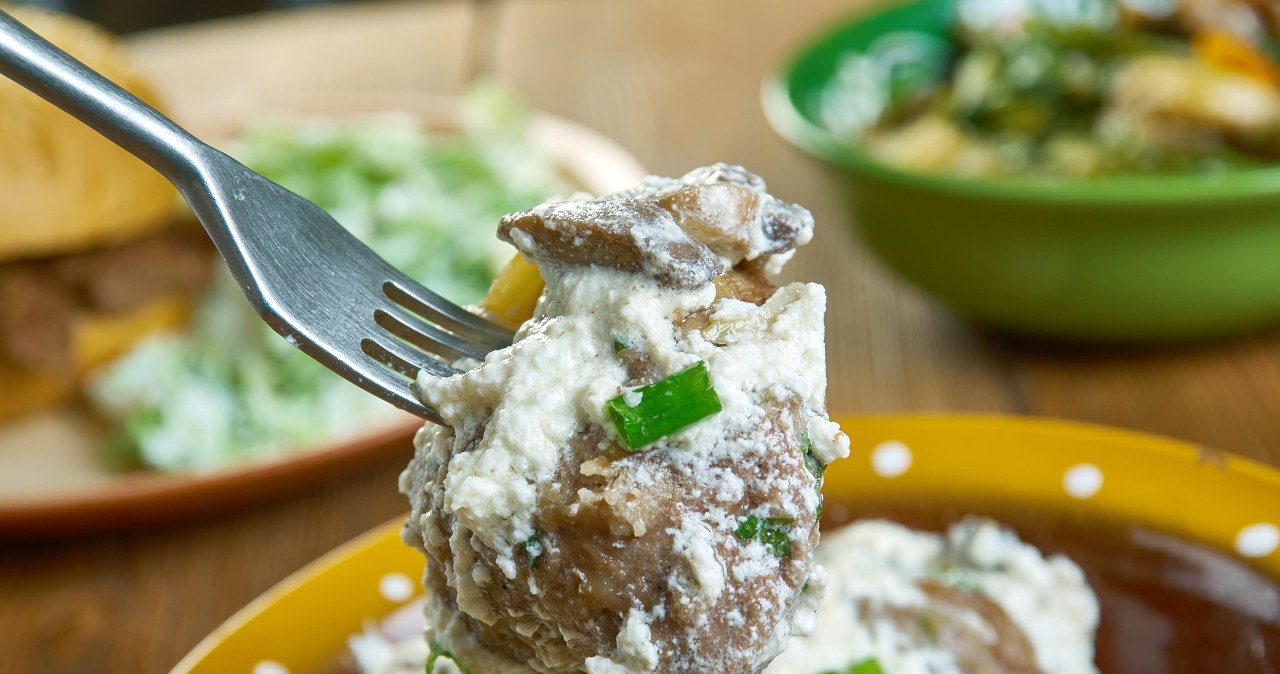 Smashed Potato Salad ulubionym daniem w wakacje. Prosta i pyszna