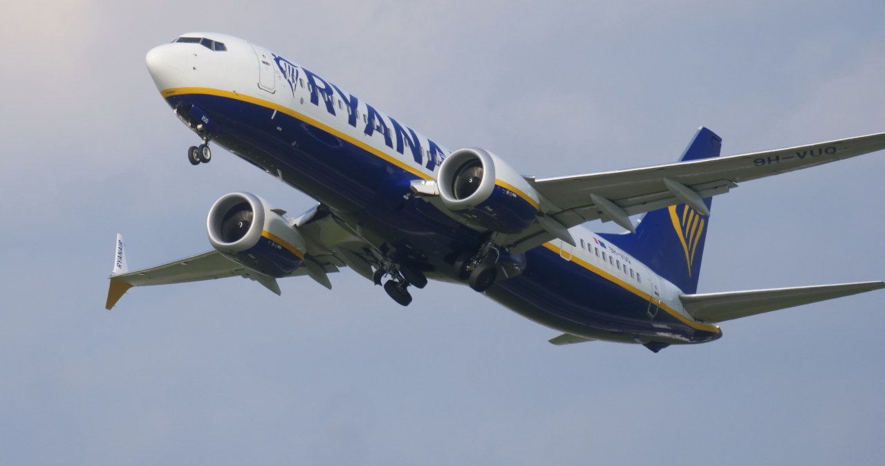 Uszkodzone okno i ranny pasażer samolotu Ryanair. Nowe ustalenia Uszkodzone okno i ranny pasażer samolotu Ryanair. Nowe ustalenia