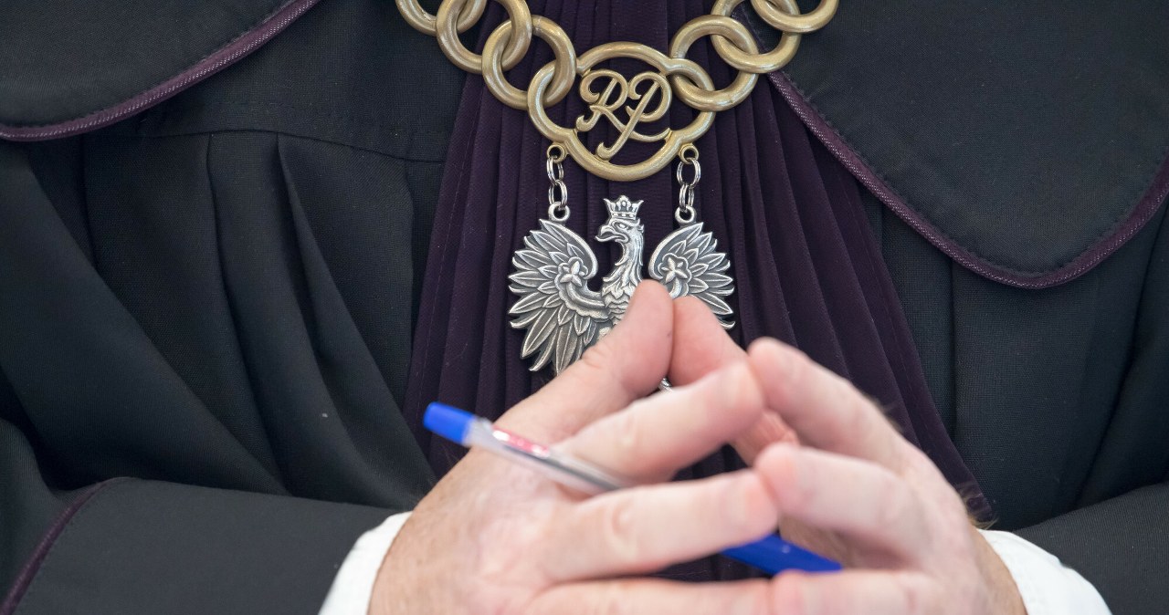 Twarze policjantów na Facebooku. Sąd: To przestępstwo
