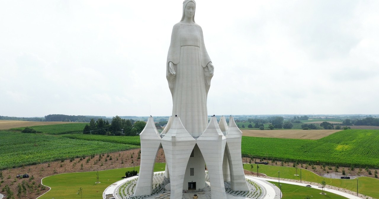 Pomnik Matki Boskiej w Konotopiu. Budowa figury zmierza ku końcowi Pomnik Matki Boskiej w Konotopiu. Budowa figury zmierza ku końcowi