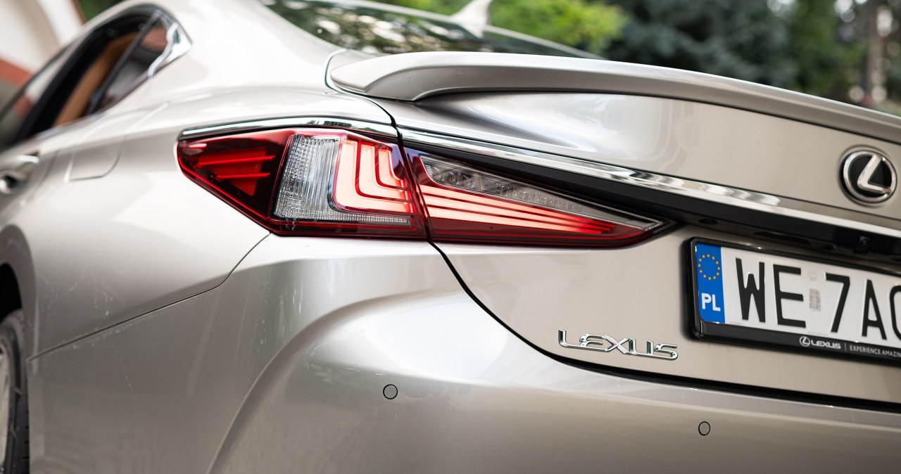 Lexus tnie cenę limuzyny w Polsce. Zostało 199 900 zł za ostatnie sztuki