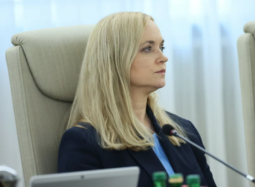 Zapytano o minister zdrowia. Prawie połowa Polaków jest zgodna
