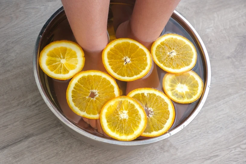 DIY citrus foot soak in 15 minutes: relief, odour removal and smoother skin
