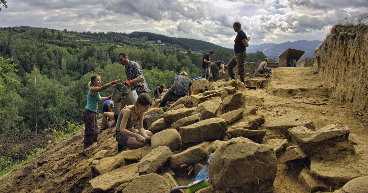 Nowa wieża widokowa na południu Polski. Obok archeologicznego skarbu