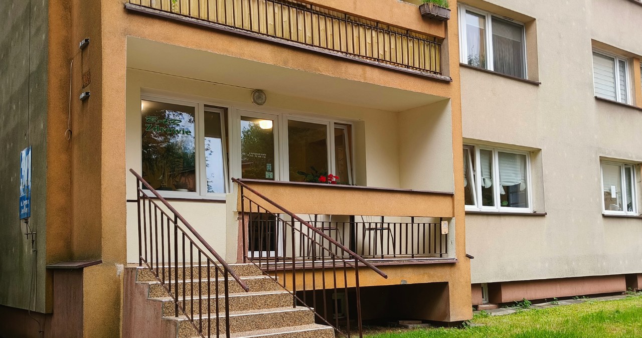 Niecodzienny bar mleczny w Krakowie. Wchodzi się przez balkon