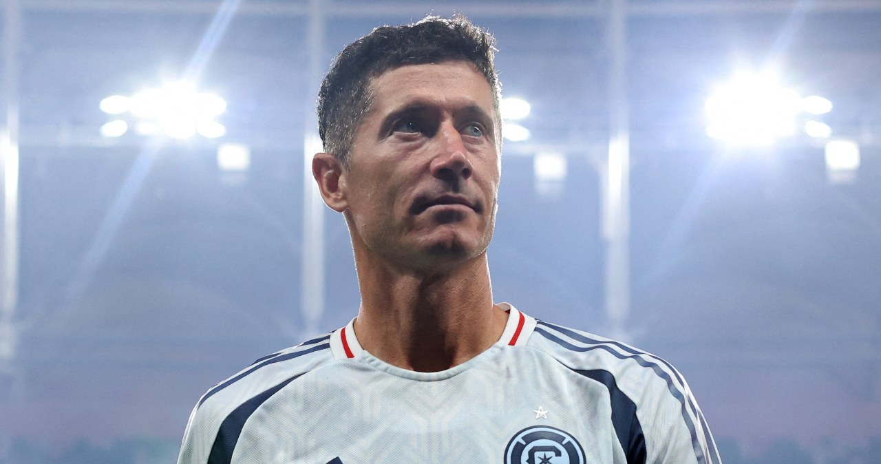 Lewandowski ruszył do rodaków. Oddał koszulkę. Tego nie pokazały kamery