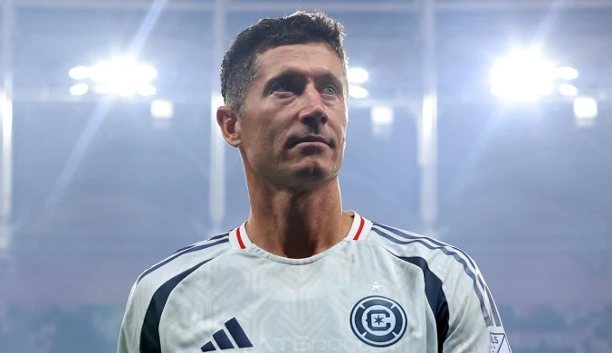 Lewandowski ruszył do rodaków. Oddał koszulkę. Tego nie pokazały kamery