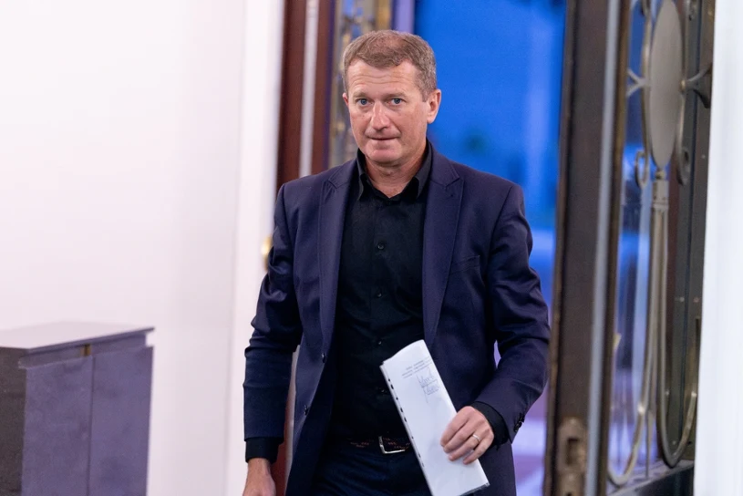 Wiceminister zarabiał na mikrokawalerkach. Teraz pisze o nich ustawę