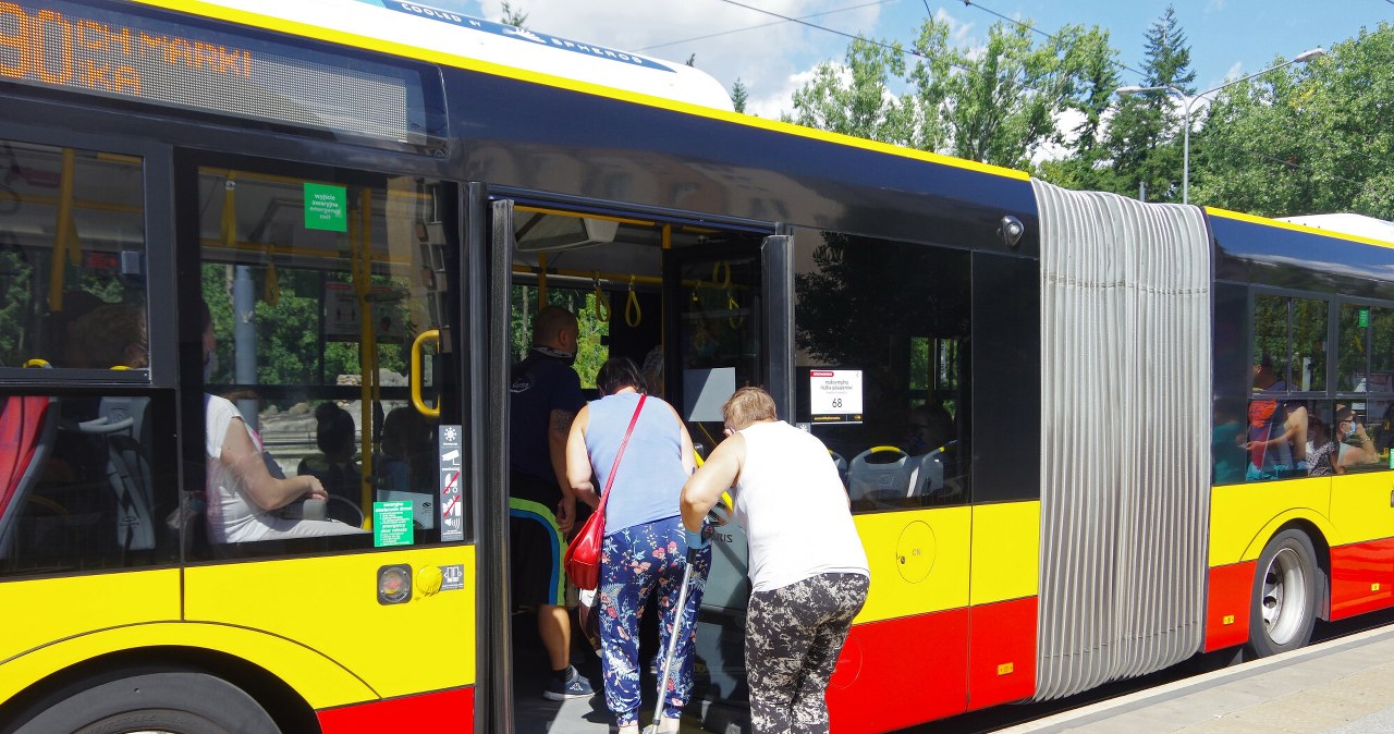 Seniorzy mogą jeździć za darmo. Wystarczy spełnić jeden warunek