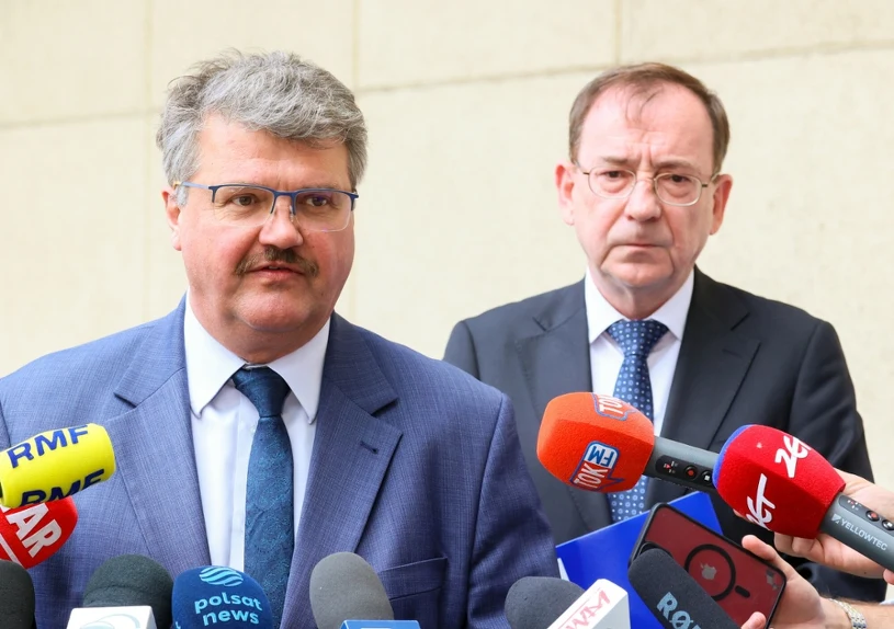 Nowe doniesienia mediów o Kamińskim i Wąsiku. "Nie złożyli oświadczeń"