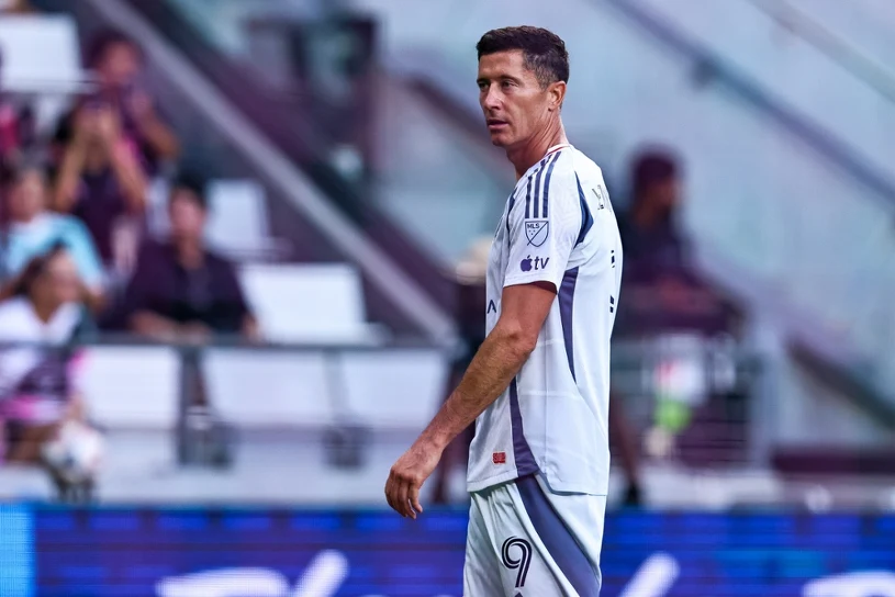 Lewandowski dostał wielką ofertę, ale odmówił. Zahavi zdradził szczegóły