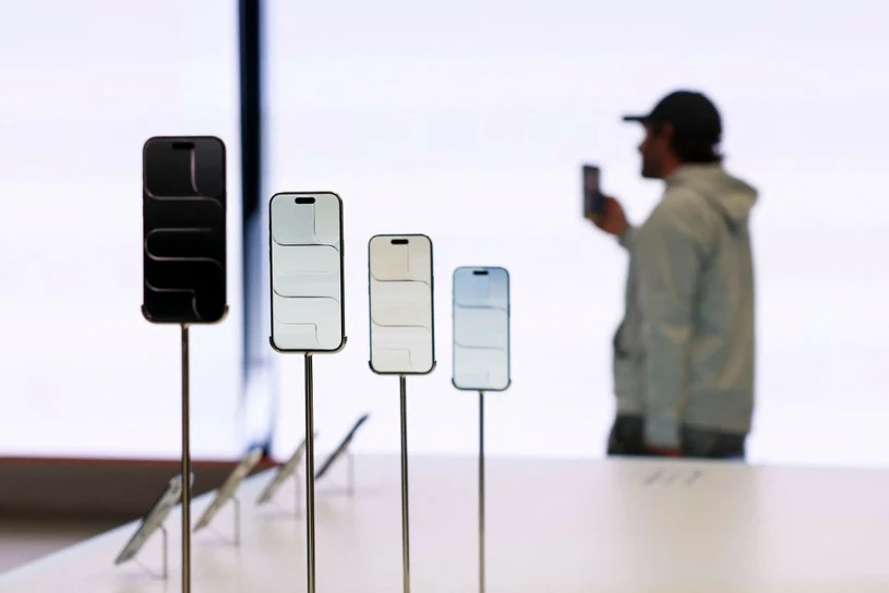 Ten sam iPhone 17 i dwie ceny. Dlaczego w Polsce jest 1600 zł drożej?